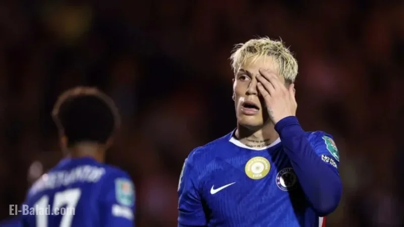 Referee Awards Garnacho Penalty Via VAR in Liverpool-Chelsea Clash