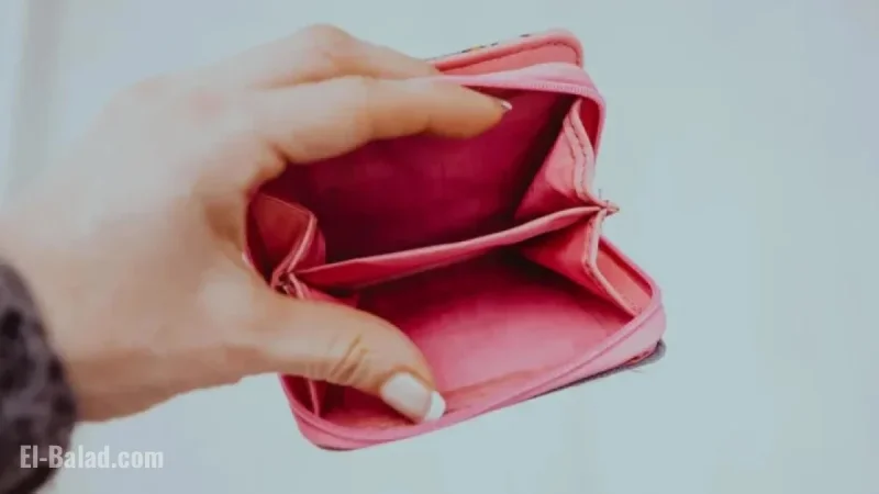 Report Reveals More Americans Living Paycheck to Paycheck, Delaying Retirement