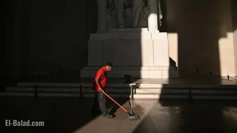 Poll Reveals Public Discontent with Government Shutdown and Leadership Handling