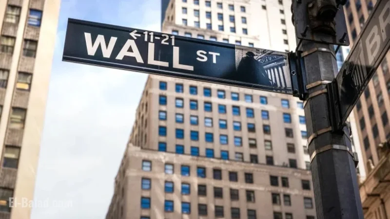 S&P 500 Halts Winning Streak as Government Shutdown Looms; Gold Nears $4K
