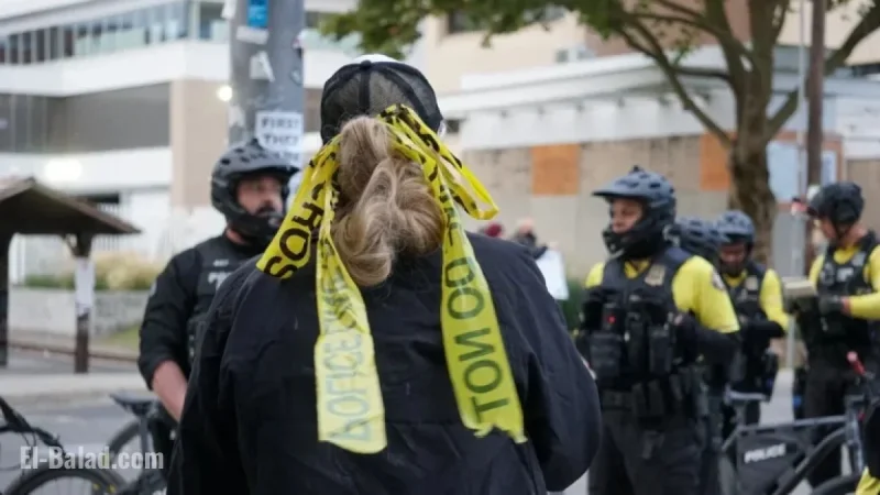 Portland Officials Dismantle ICE Facility Barrier Against Federal Orders