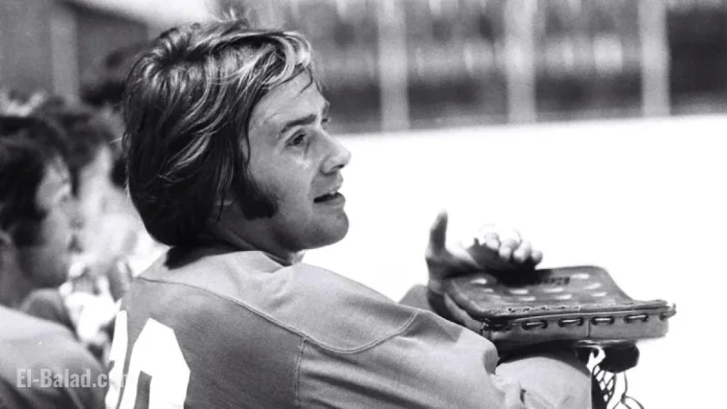 Maple Leafs Honor Dryden in Home Opener Tribute