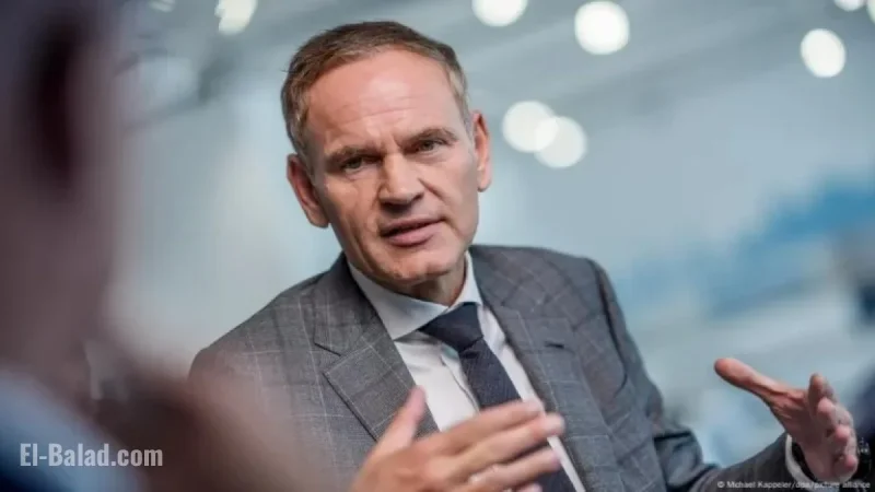 Porsche CEO Oliver Blume Steps Down – DW, 10/17/2025