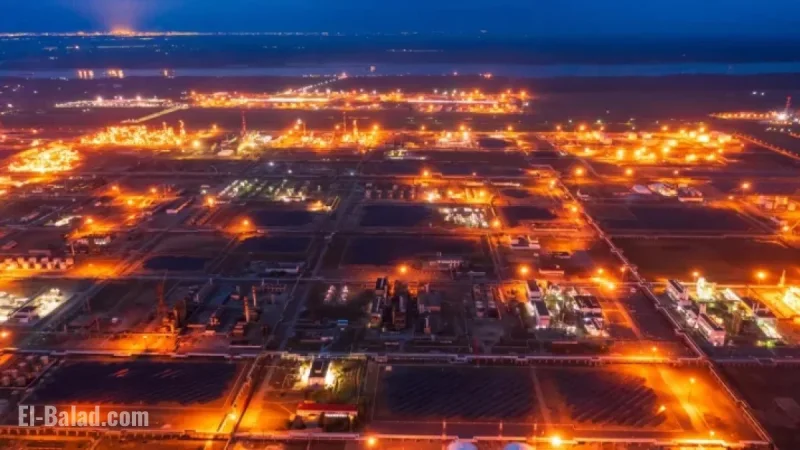 US Sanctions Top Russian Oil Firms; EU Prohibits Russian LNG