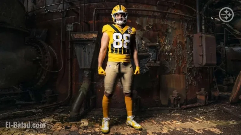 Steelers Don Retro 1933 Uniforms Against Packers
