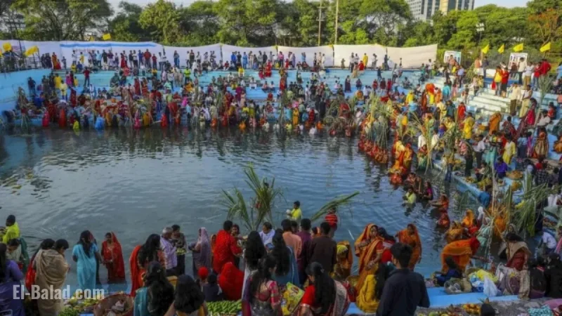 Hyderabad Devotees Embrace Chhath Puja’s Conclusion Despite Cloudy Skies