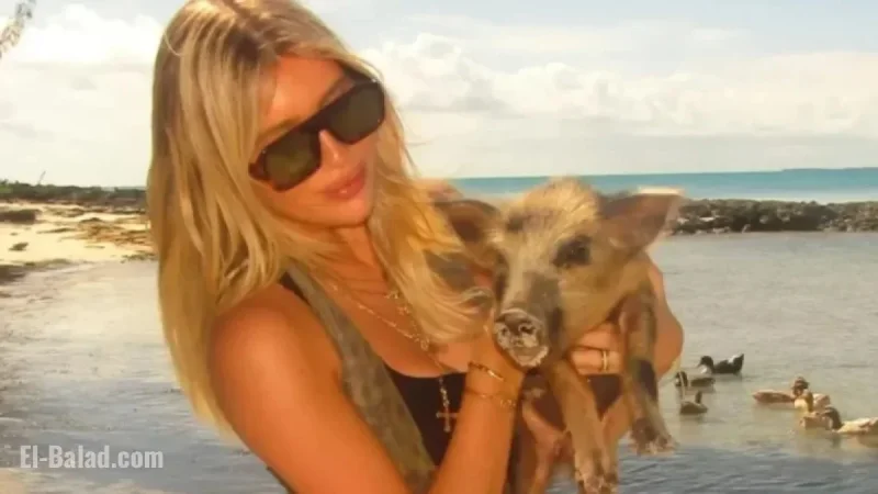 Tess and Vernon’s Daughter, 21, Mirrors Mom in Vacation Photos