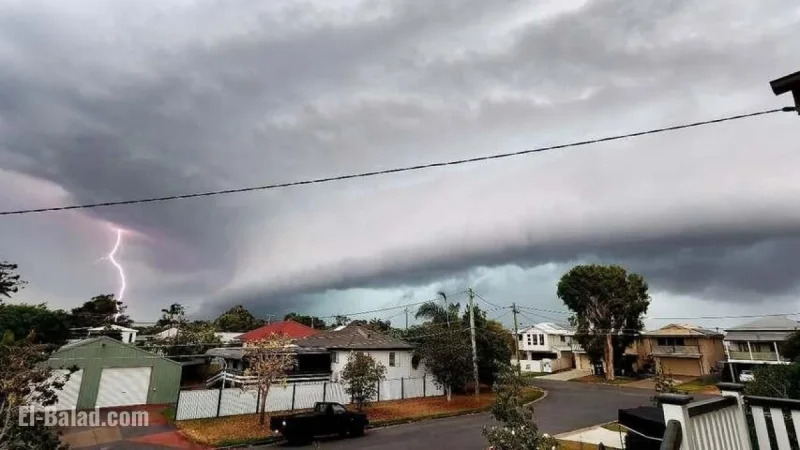 Brisbane storms, hail and fires: power outages linger as cooler change arrives — latest on weather, smoke and warnings