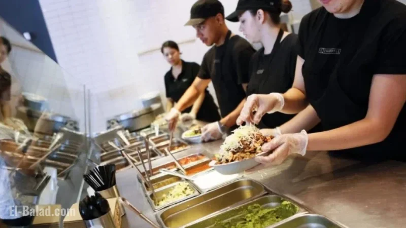 Chipotle CEO Notes Gen Z, Millennials Dine Out Less Amid Loan, Job Woes