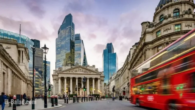 FTSE 100 Rises in November, Boosted by Oil Prices