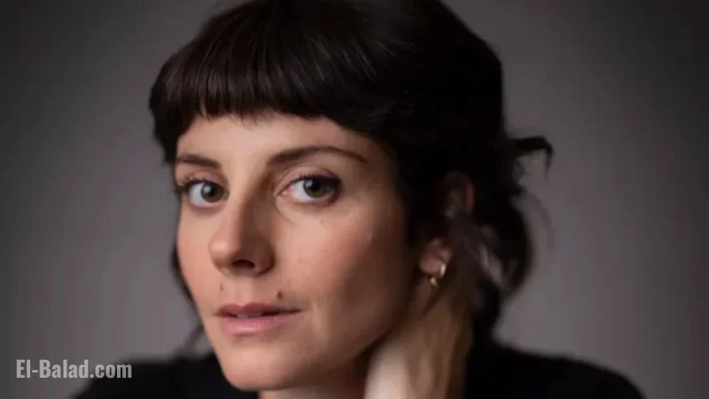Valérie Tellos Stars Opposite Longtime Partner in “Avant le Crash”