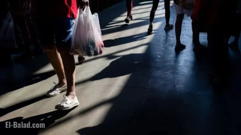 1 in 4 US Households Struggle, Living Paycheck to Paycheck