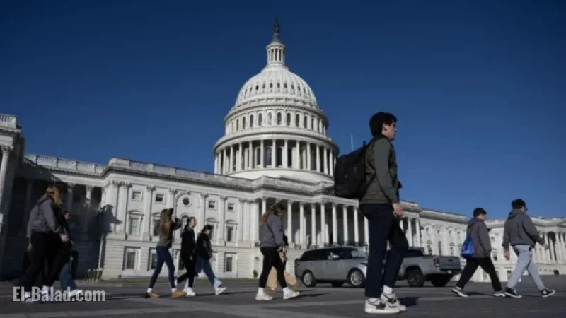 Federal Employees Tackle Overloaded Inboxes as Work Resumes