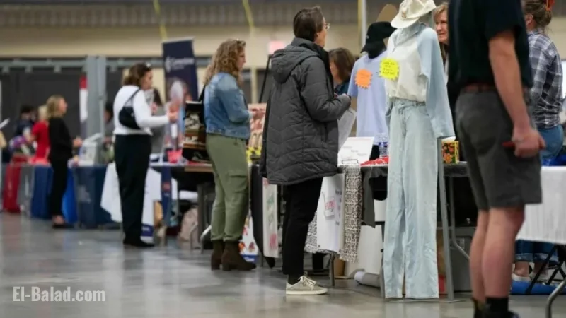 US Payrolls Increase in September; Jobless Rate Reveals Economic Fragility