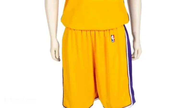 Mel Gibson Joins Lakers Jersey History at No. 15