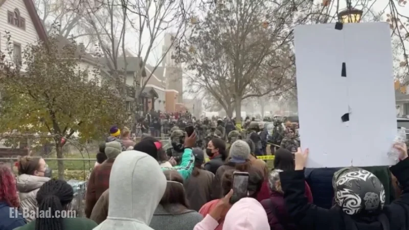 Federal Agents Deploy Chemical Irritants in St. Paul Crowd Clash