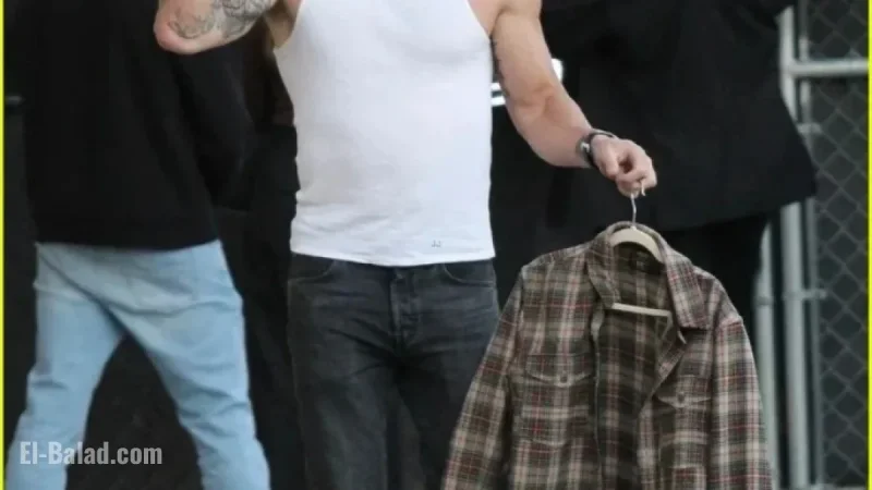 Dax Shepard Flaunts Muscular Arms Arriving at ‘Kimmel’ with Kristen Bell