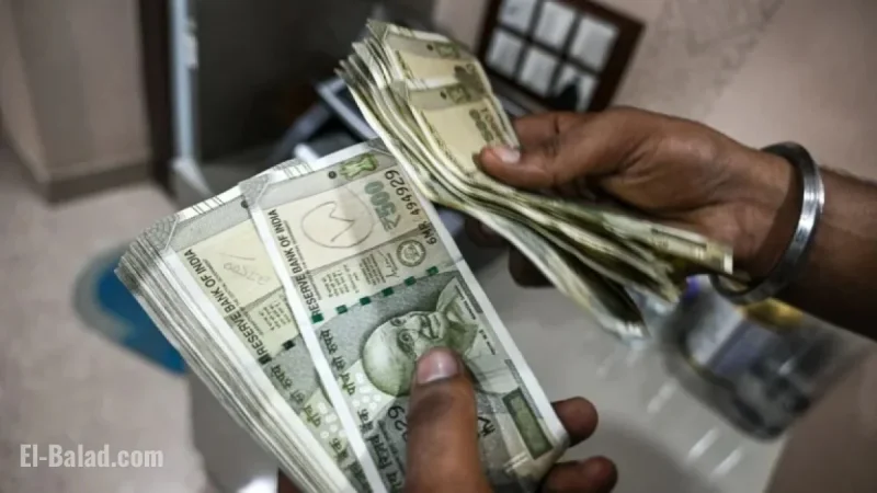 India Rupee Falls: Impact on INR/USD Exchange Rate, Prices, and Incomes