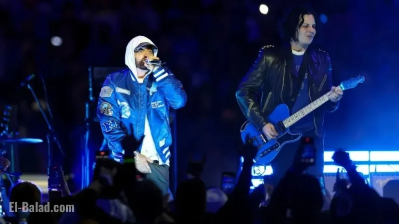 Jack White and Eminem Perform at Detroit Lions Thanksgiving Halftime Show