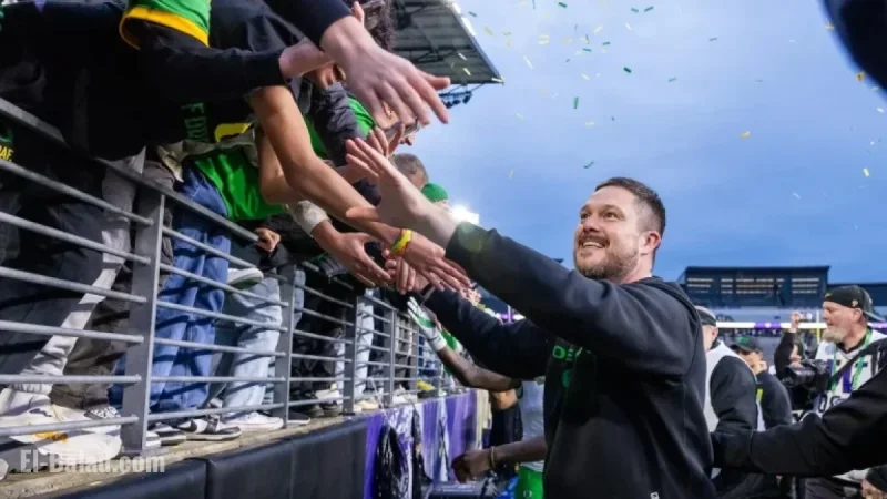 Oregon Secures College Football Playoff Spot with 26-14 Win Over Washington