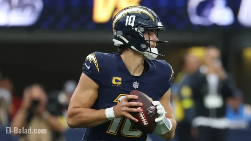 Chargers’ Justin Herbert Fractures Hand Ahead of Week 14 vs. Eagles