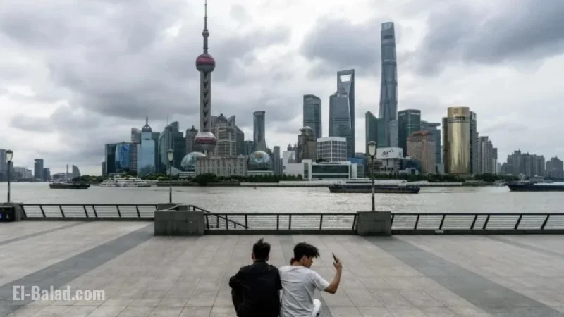 China’s Services Sector Slows, Indicating Economic Weakness