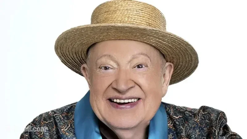 Eduardo Manzano ‘El Polivoz’ Dies at 87