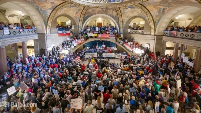 Group Submits Signatures to Challenge Missouri’s GOP Congressional Map