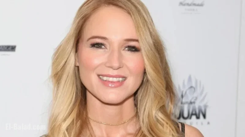 Jewel Radiates Joy in Rare Bikini Photos