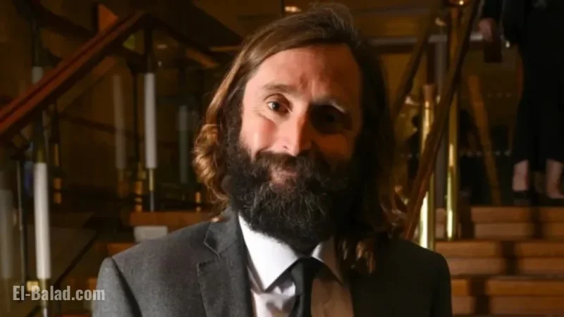Joe Wilkinson Recalls Anxiously Kissing a Hollywood A-Lister
