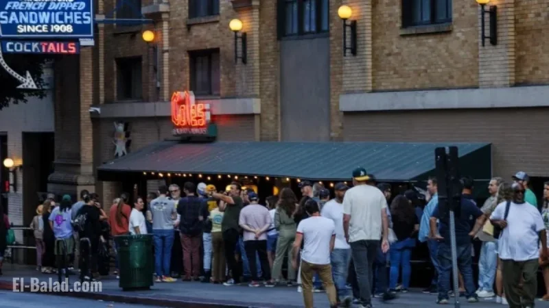 Fans Flock to Closing Restaurants, Lining Up for Hours