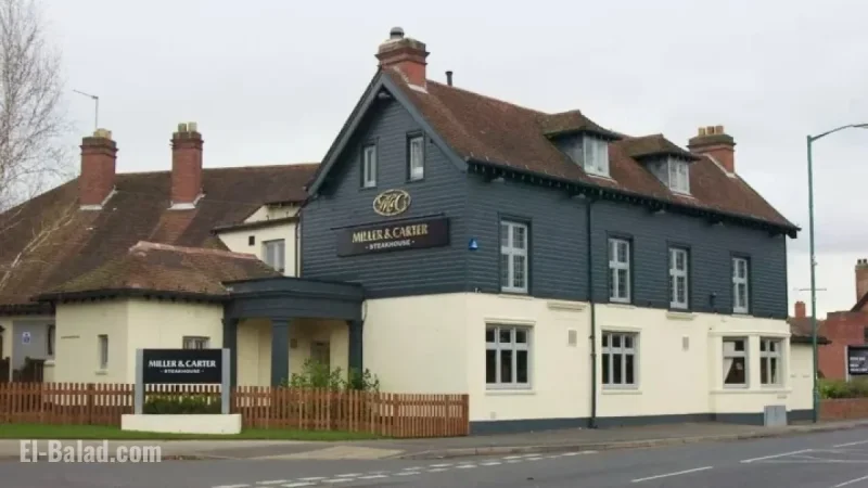 Brits Pay £105 for Christmas Dinner, Restaurant Closes Leaving Them Furious