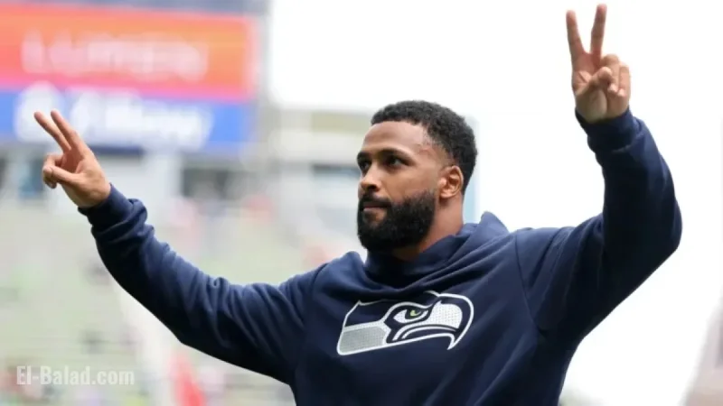 Julian Love Surprises Teammates and Coaches with Special Christmas Gifts