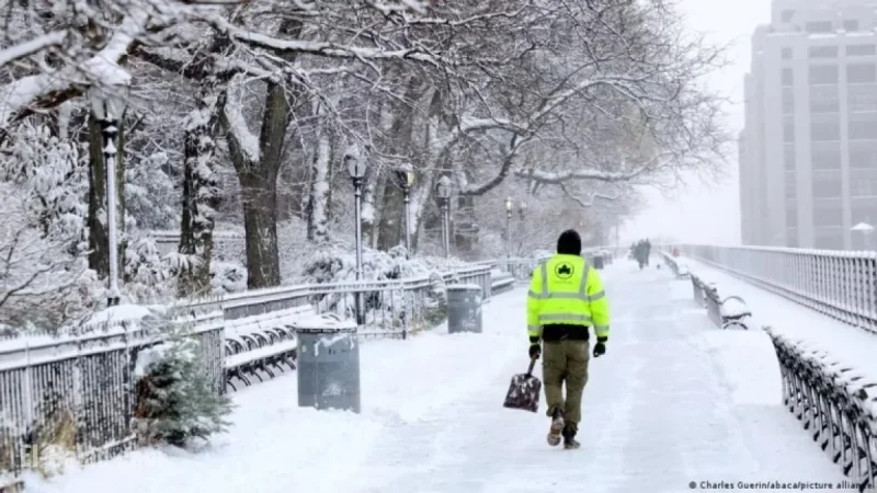Snowstorm Disrupts New York City Holiday Travel