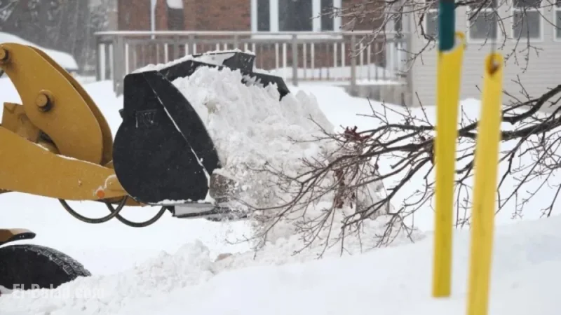 City Advises Avoiding Roads Tonight as Plows Operate Fully