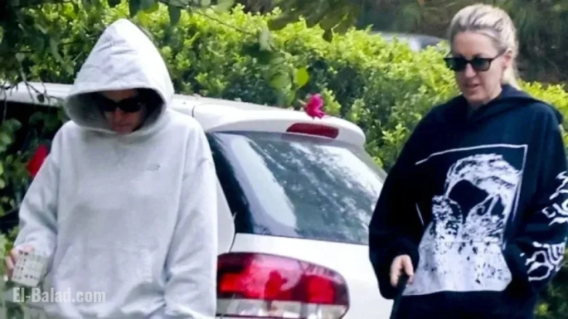 Kristen Stewart and Dylan Meyer Stroll Casually Through Los Feliz