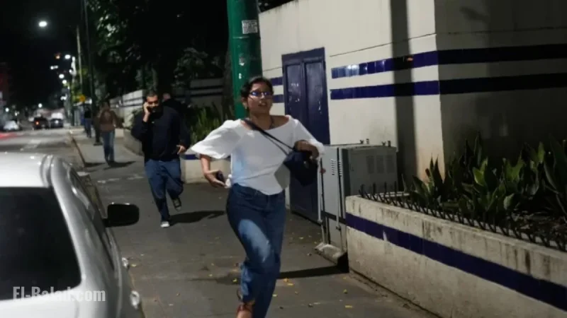 At Least Seven Explosions Heard, Low-Flying Planes Spotted in Caracas
