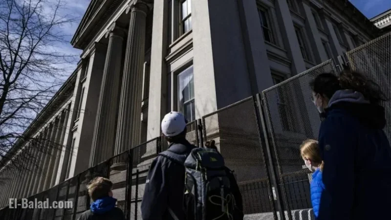 Treasuries Surge Amid Tariff Turmoil and Fed Rate Reductions