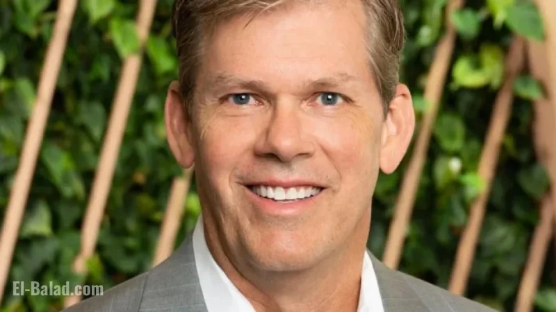 Why the $90 Billion Waste Management CEO Worked 1 a.m. Trash Routes