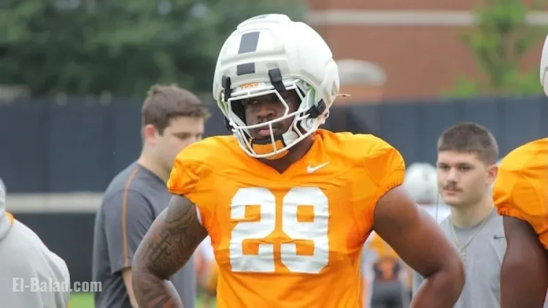 Tennessee Football Star Edge Rusher Enters Transfer Portal