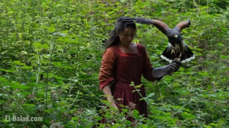 “Anne Hathaway Revitalizes Shakespeare’s World in Sensual Film ‘Hamnet'”
