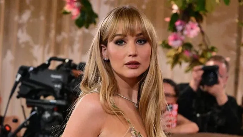 Jennifer Lawrence Stuns in Sheer Floral Givenchy at 2026 Golden Globes