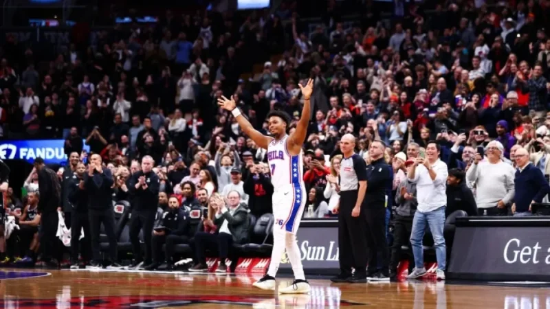 Kyle Lowry Earns Enthusiastic Welcome on Toronto Return