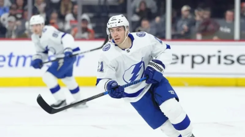 Lightning’s Point Leaves Game Due to Apparent Lower-Body Injury