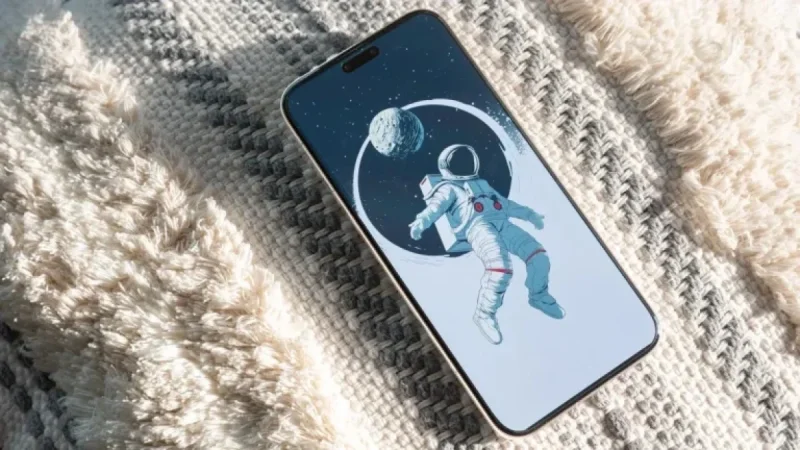Samsung’s Creaseless Display, Motorola’s Bold CES Showcase, Galaxy S26 Leaks & More Tech Highlights