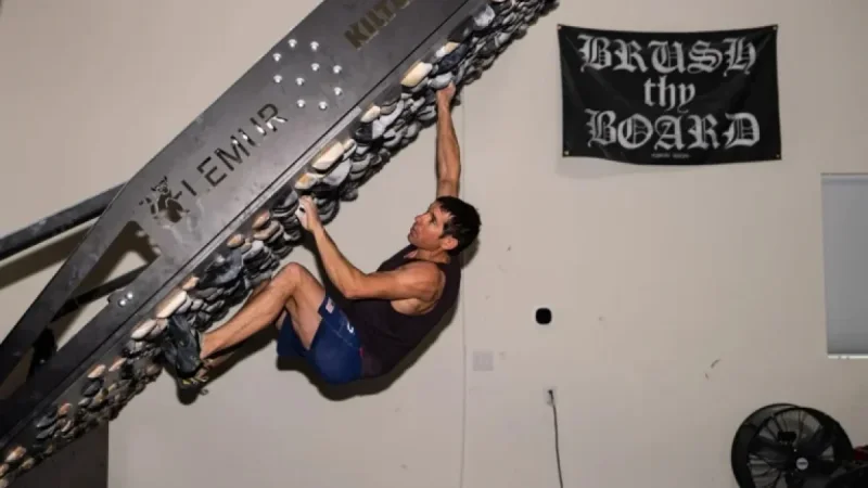 Alex Honnold Prepares for Netflix’s Live Climb Event