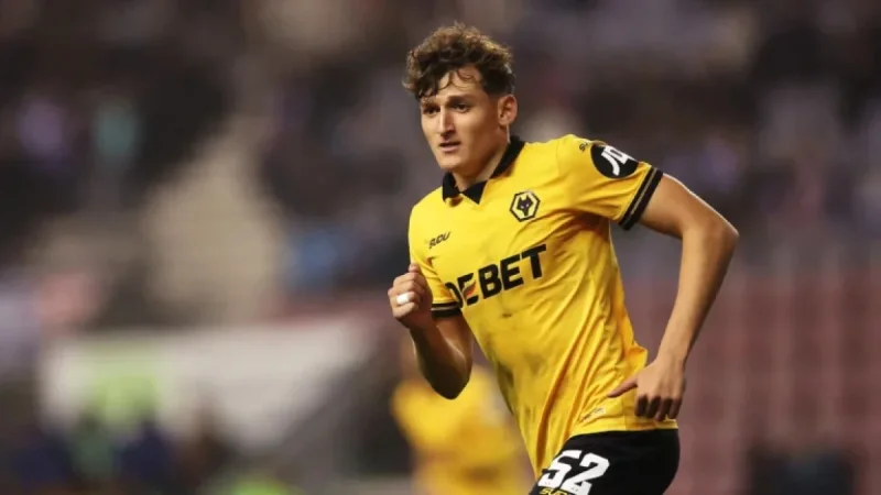 Holman Joins Swindon Town’s Under-21 Team
