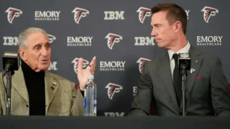 Houston Texans Overpower Aaron Rodgers, Sending Him Into Oblivion