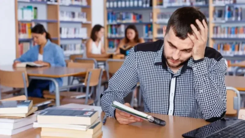 Professors Warn: Gen Z’s Reading Struggles May Breed Anxious, Isolated Graduates