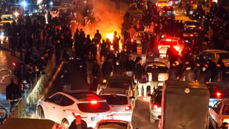 Trump Backs Iranian Protesters; Rights Group Reports 2,000 Deaths
